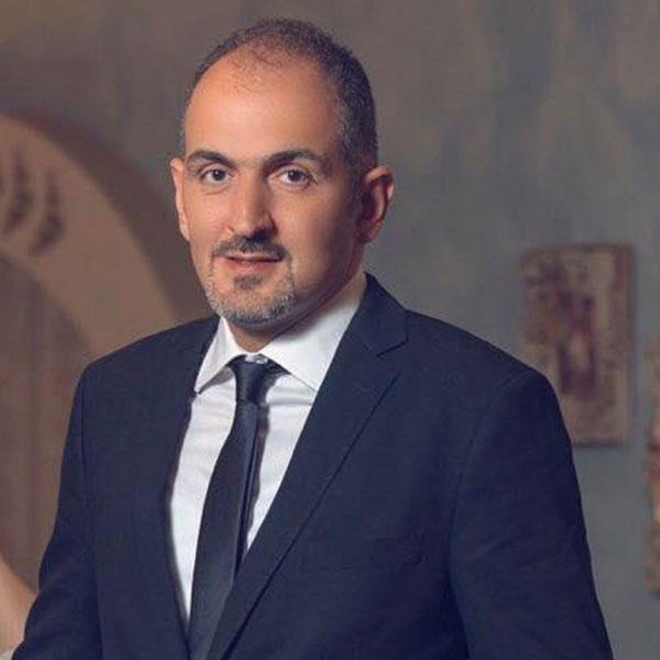 الدكتور احمد يحيى گيارة الدكتور احمد يحيى گيارة